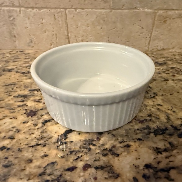 APLICO France Round Ribbed Soufflé Dish 4.5” French Country Farmhouse - Picture 1 of 5